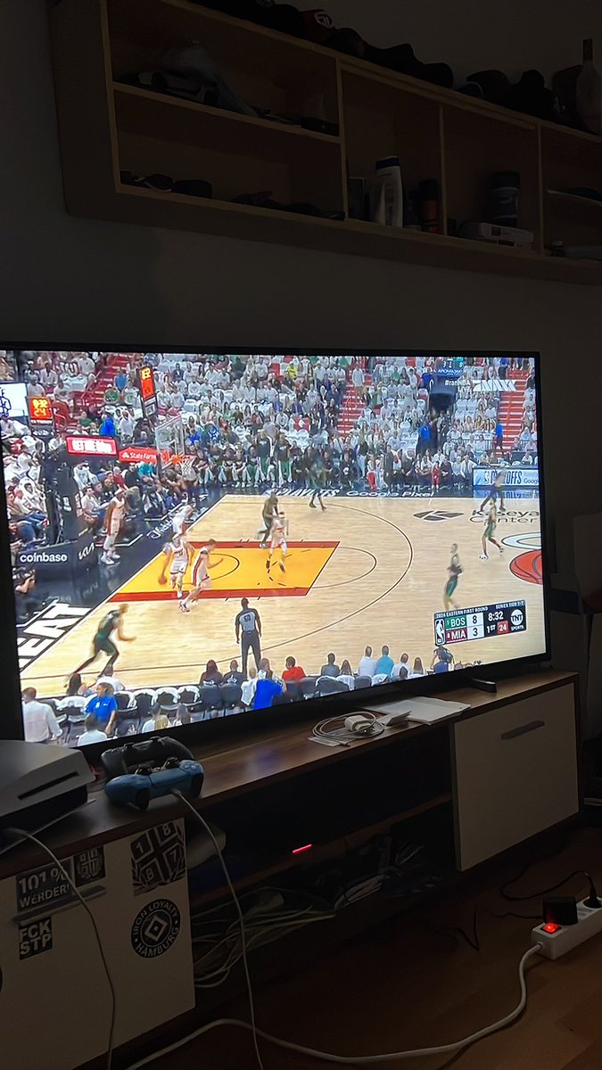 #rannba 
#playoffs2024

Mit einer schönen Krawallbrause😜😜
So lässt sich NBA schauen