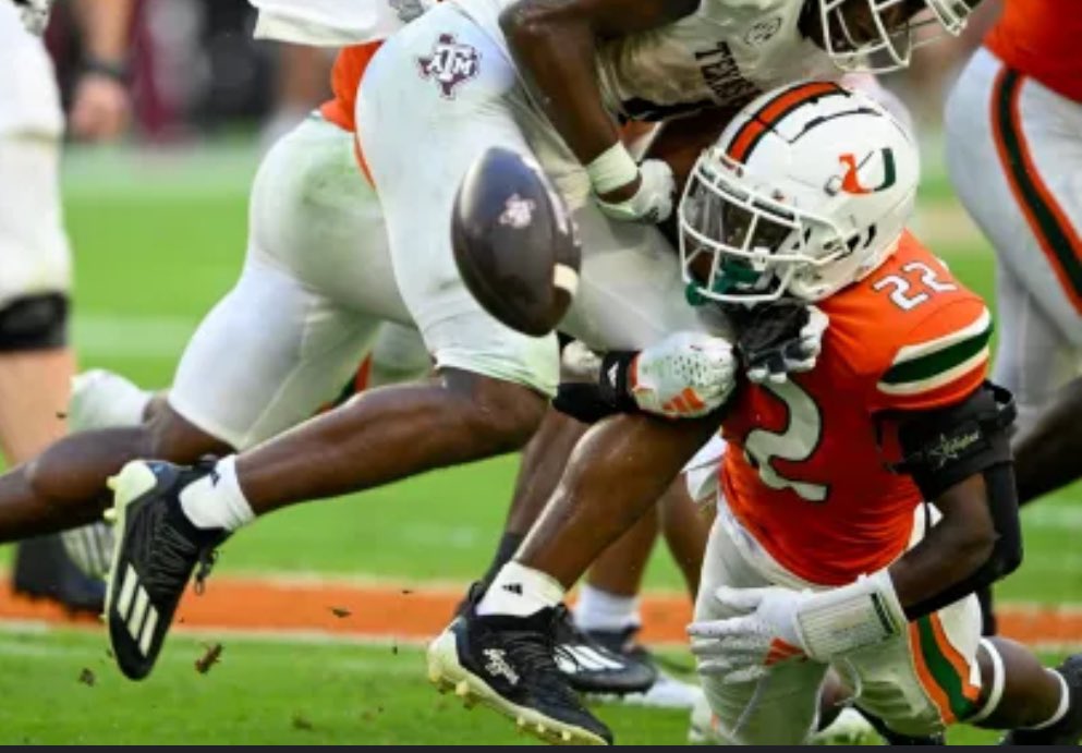 Cornerback Jaden Davis is the second Miami Hurricane selected in the 2024 NFL Draft. The Arizona Cardinals draft Davis in the seventh round, 226th overall. @canes_county | @Rivals miami.rivals.com/news/jaden-dav…