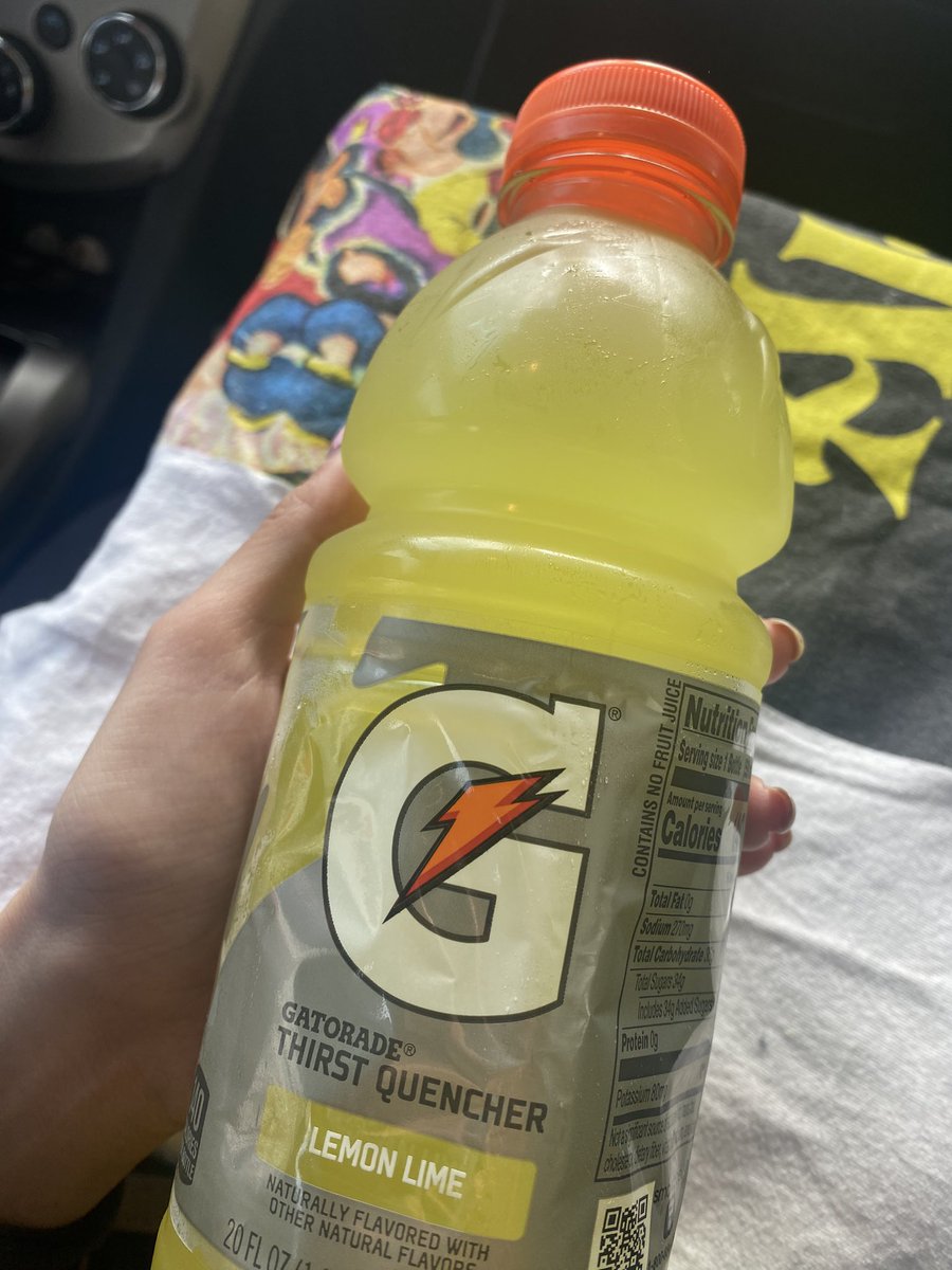 Do you guys call this green or yellow Gatorade??? Lmao bc why I ask for green and got told there’s only yellow😭😭