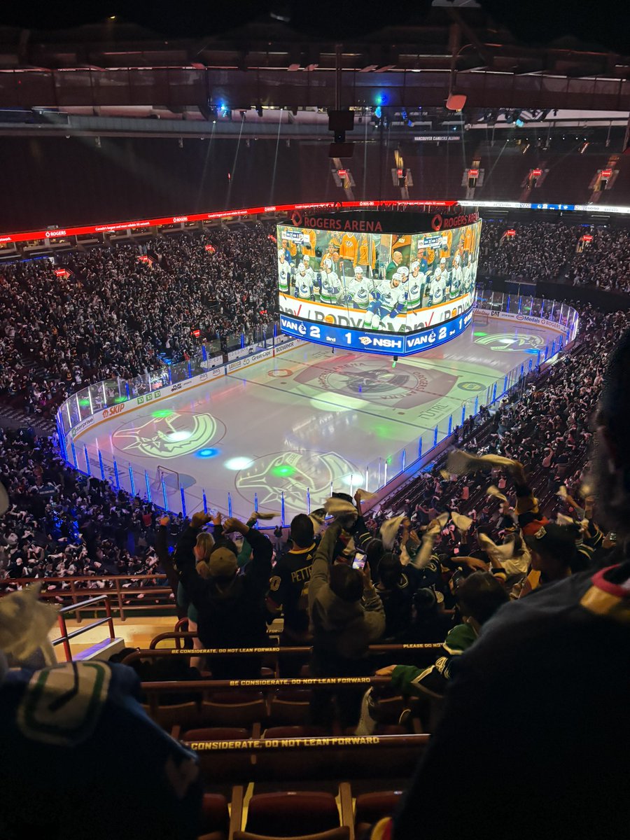 Go @Canucks Go, what an amazing atmosphere for the play offs screen back.