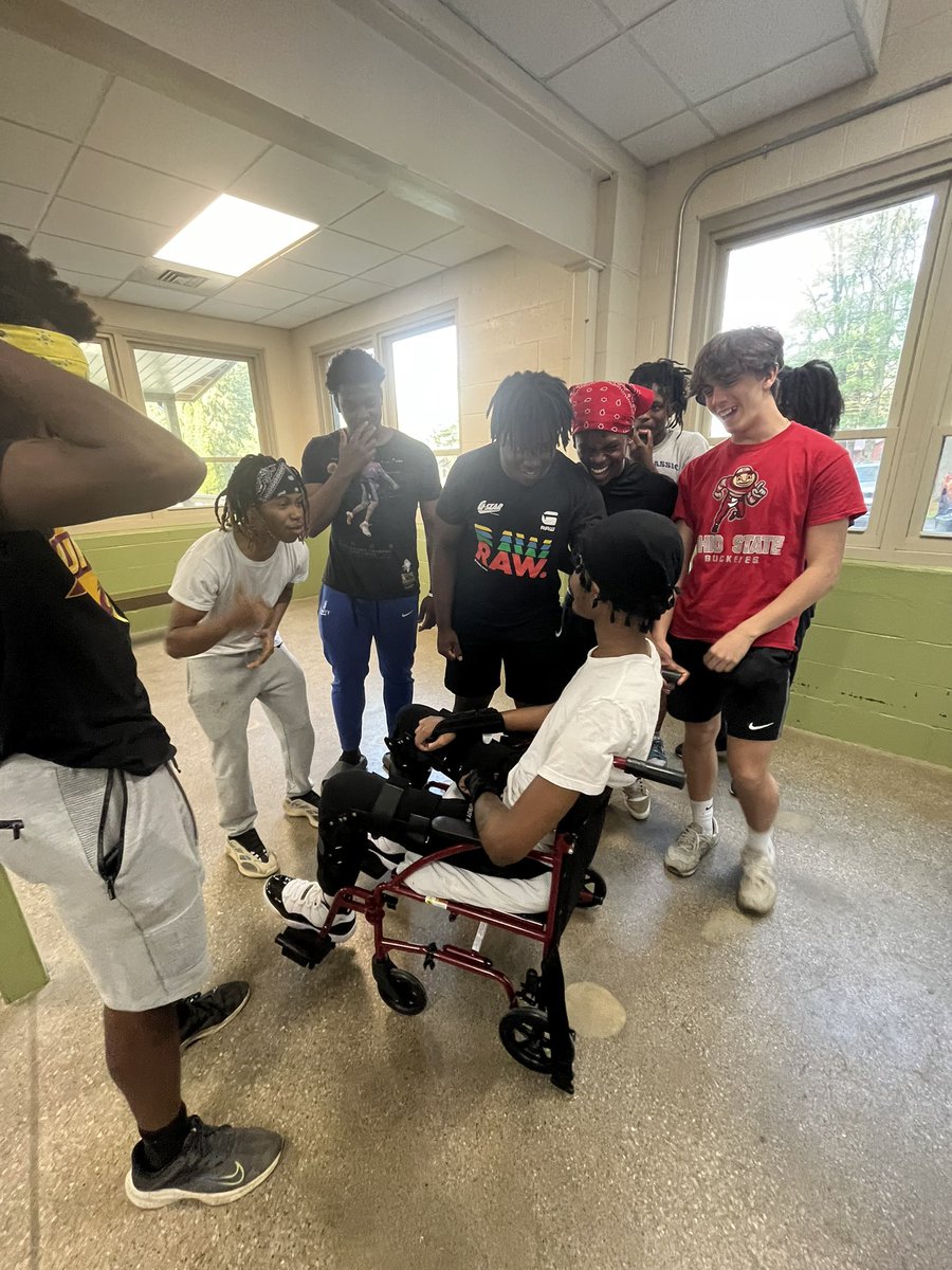 Seniors heard a touching witness from Mr. Svoboda and then they showed him their love along with showering some faculty members with a little love. And Carlen Morris also arrived to a very warm welcome and we’re all ready for the next witness! @campchris1924 @dioceseofcle