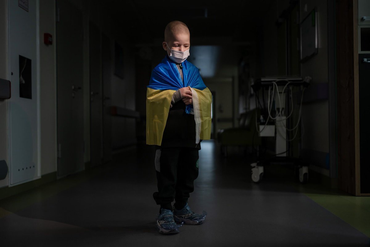 EuromaidanPress's tweet image. Amid war, Ukrainian children with cancer face dual battles

Every day, 3 Ukrainian families learn their child has cancer. Children with cancer fight a dual battle: combating their illness while enduring the hardship of war that envelops their country. buff.ly/3UeDjtb