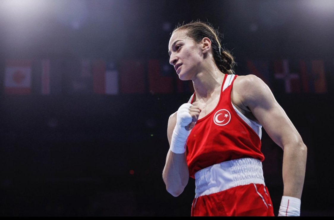 Demir yumruklu 🇹🇷 kızımız Buse Naz Çakıroğlu. 2024 Avrupa Boks 🥊🥊Şampiyonasında, 52 kg final maçında Rus rakibini 5-0 yenerek, 3. Defa Avrupa Şampiyonu 🥇oldu. Atatürk'ün kızları sporda destan yazmaya devam ediyor. Tebrikler Buse 🏆