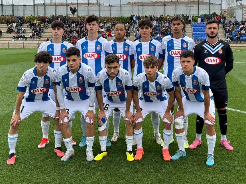 En División Honor @futboljuvenil_ el @RCDE_La21 ha empatado sin goles en la Ciutat Esportiva Joan Gamper ante el @FCBmasia (0-0) ÁLVARO PACHECO (90') ha defendido la portería espanyolista y @CastellLluc ha disputado 63 minutos #DHJ3 #OFSports