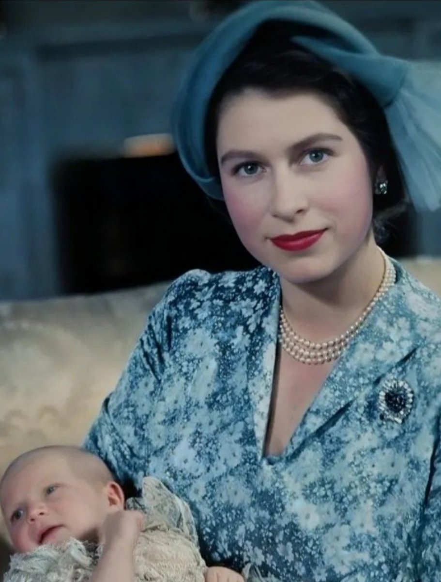 Queen Elizabeth II ❤ One of my favourite photos 💕She's so beautiful here❤ #QueenElizabethII #Monarchy #RoyalFamily #Royalty #PrincessAnne #Vintage #Jo_March62