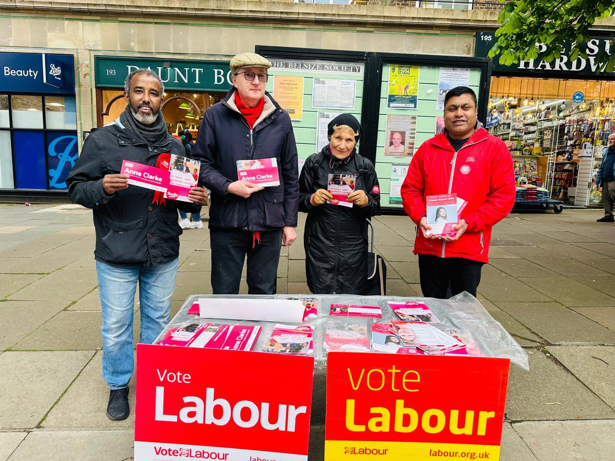 Saturday afternoon’s Street stall, while carrying on the same msg @UKLabour 🗳️ @SadiqKhan and @anne_clarke 
Lucky to be part of this 👍 team!
🙏 Mr. Donald @CreativeCamden & our BAME Officer @CMShaheen1 

@CamdenLabour 
@BHTLabour @HampsteadLabour 
#UKLabour 
#suleimanosman