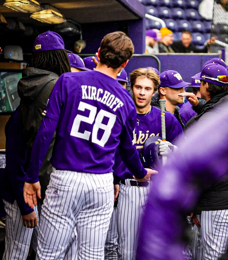 All knotted up. M5 | UW 3, Arizona 3