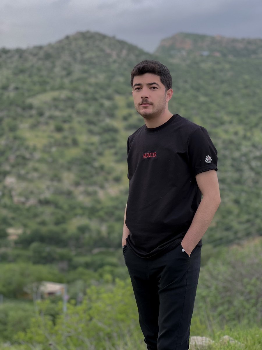 یـا گرنگە کەسـایەتیـا تە ئەگەر دونیـا بوتە یا گرنگـ نەبیتـ♟️🖤