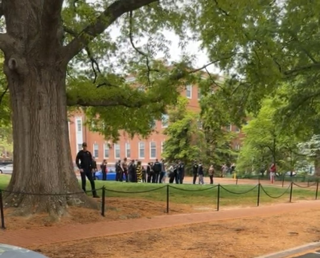 Update: students are being arrested by Virginia State Police for peacefully protesting. Absolutely shameful @MaryWash.