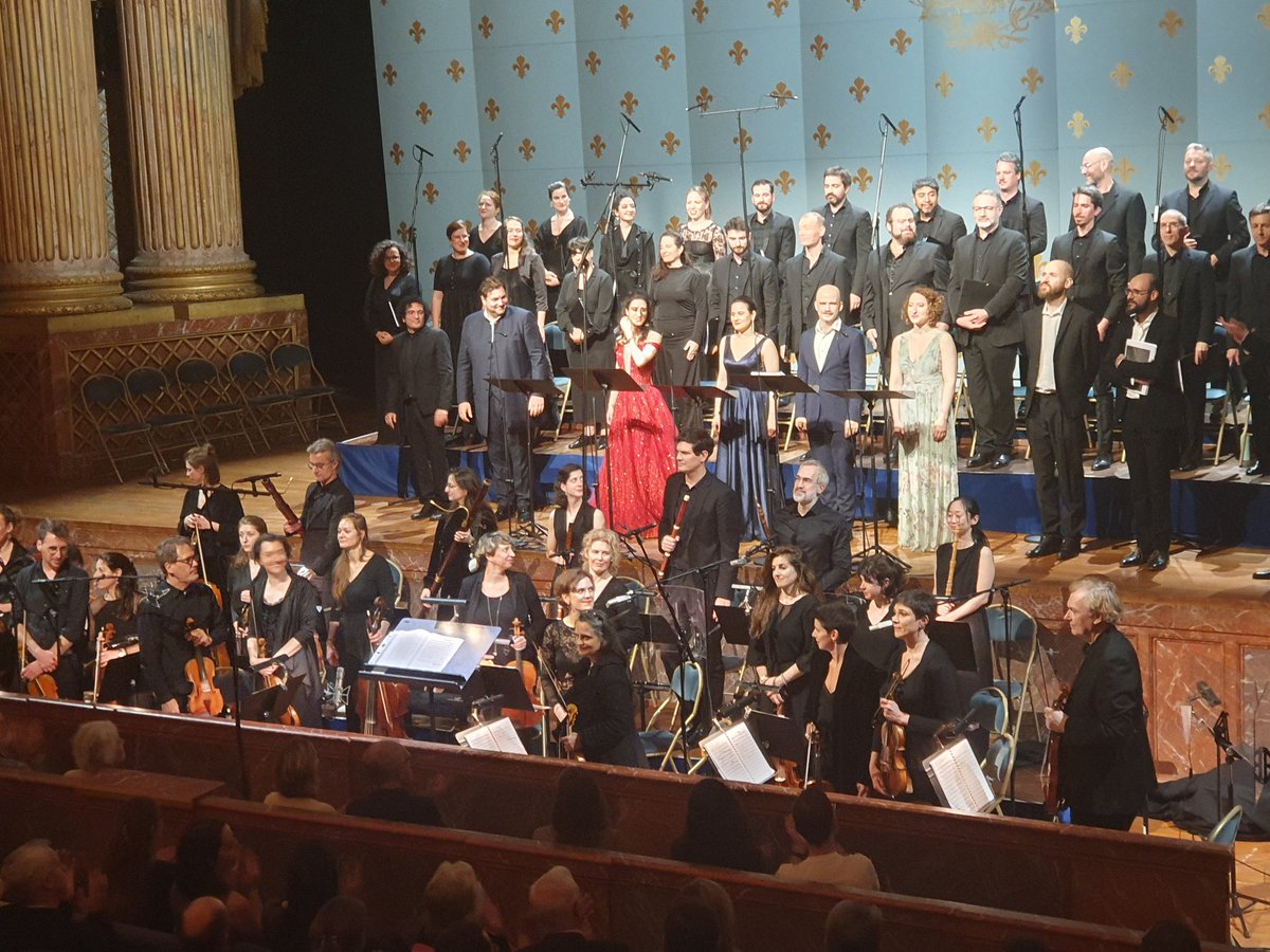 Un loufoque et hilarant Platée à l'@OperaRoyal sous la direction de Valentin Tournet avec le Chœur et orchestre de La Chapelle Harmonique. Composé en 1745 par Jean-Philippe Rameau à l'occasion du mariage du Dauphin Louis, fils de Louis XV, et de l'infante Maria Teresa d'Espagne,