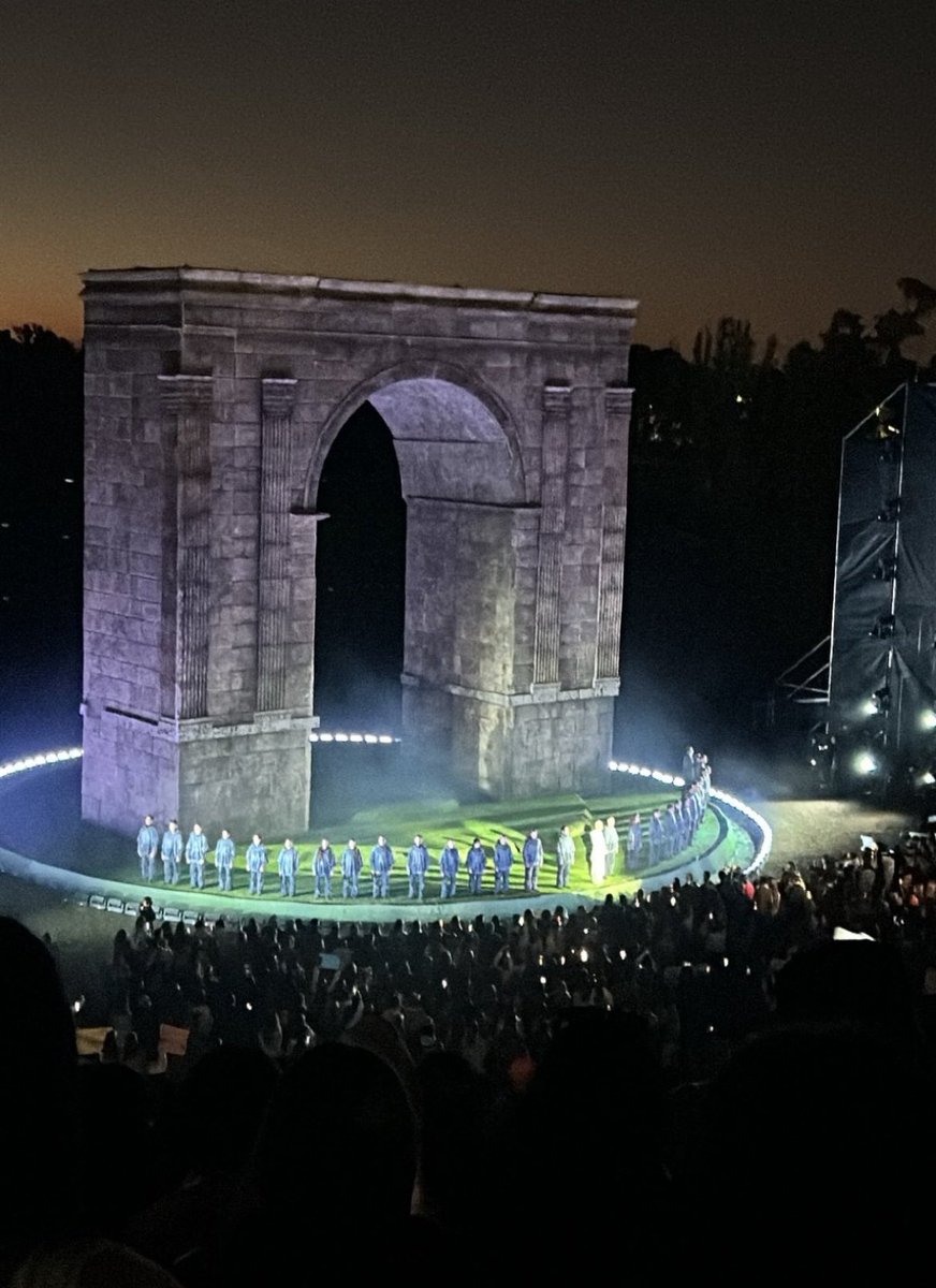PeruconTini's tweet photo. Terminó el primer show de las 5 únicas fechas de la presentación en vivo de "un mechón de pelo" en Hurlingham, Buenos Aires. 

TINI dejó la vara muy alta, demostrando interpretación, talento vocal, presencia escénica, armado de escenario y concepto. https://t.co/beRQId10pp