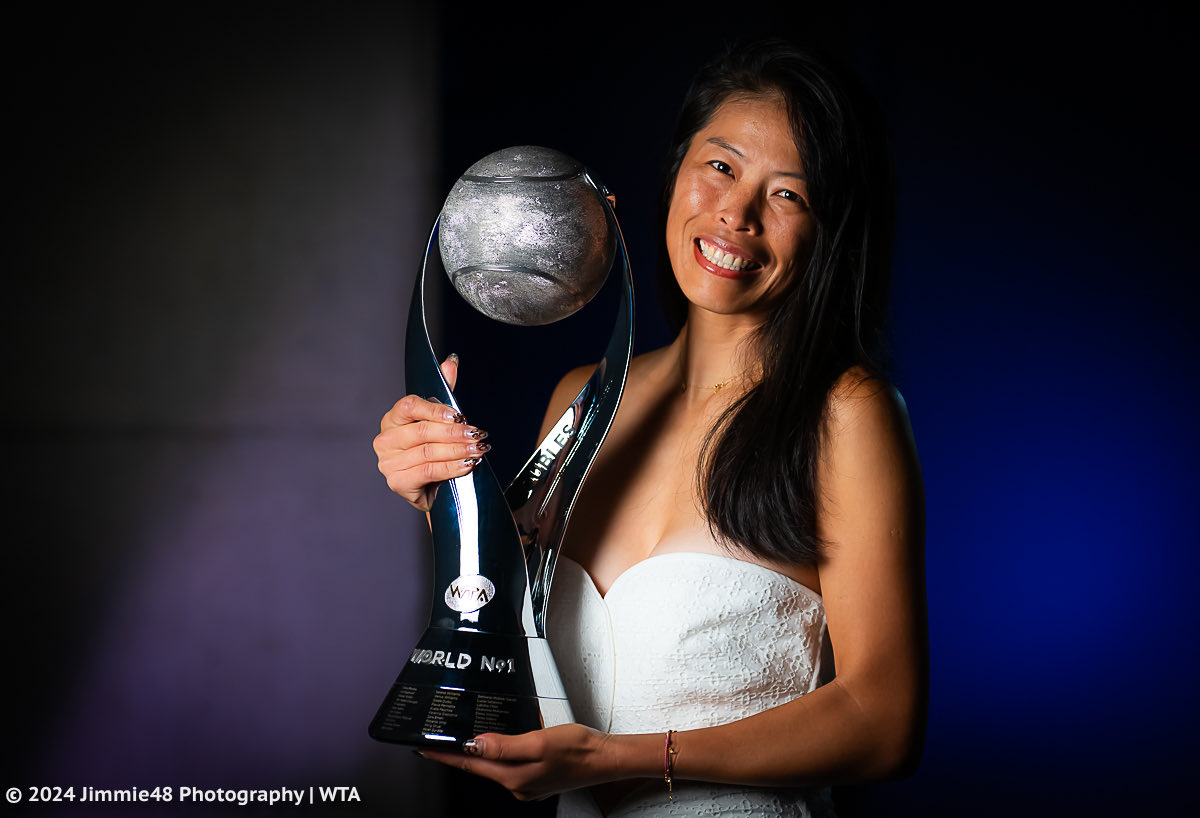 Su-Wei Hsieh and her WTA Doubles World No.1 trophy!