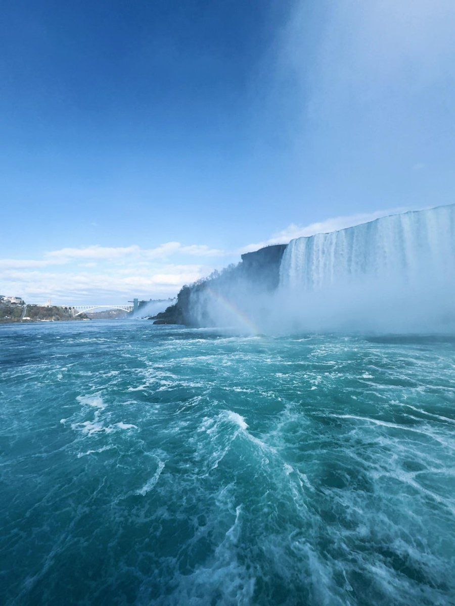 The most beautiful waterfall in the world🤗💦
A two hour drive from Toronto to Niagara Falls, the waterfalls in Canada are more spectacular.🤞🙂