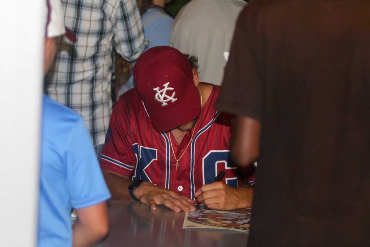 Signature Saturdays are BACK this summer at Legends Field featuring post-game autographs & drafts presented by Coors Light. Get your tickets to any game this season at tickets.monarchsbaseball.com #MonarchsRule | #LetsGoMonarchs