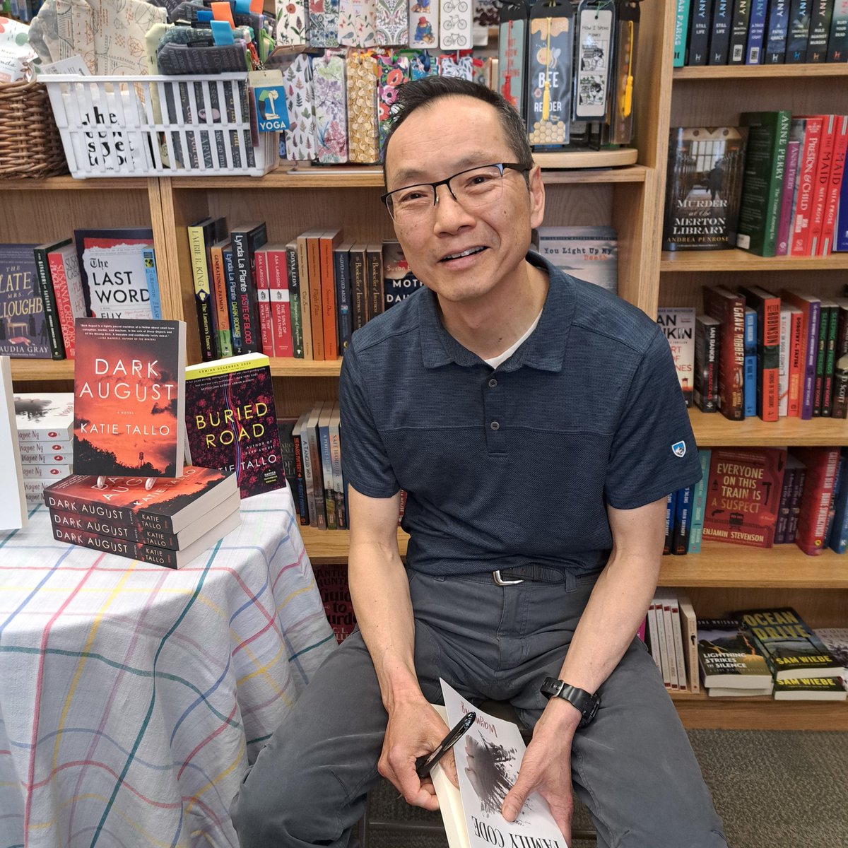 It was great meeting @WayneNgWrites on #CanadianIndependentBookstoreDay at @BeechwoodBooks in Ottawa! Wayne signed my copy of his novel, The Family Code, which I know will be a moving read. 📚