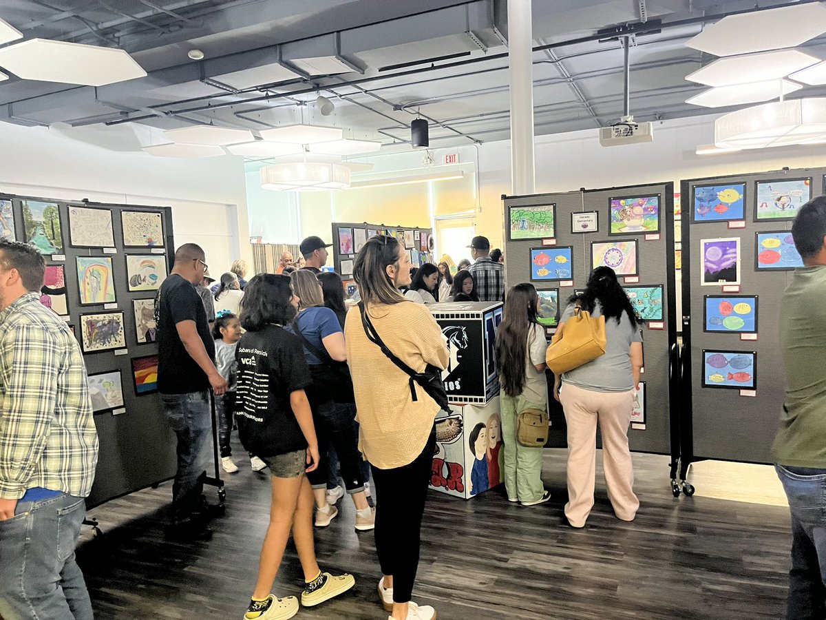 Awesome Corona Norco Unified School District Festival of the Arts at Circle City Center (formerly the Fender Museum). Loved seeing all the scholar art and all the people appreciating the art! 

#EdBranding #tellyourstory #BeAConnecter #drrenaebryant4cnusd #dbcincbooks #fitleaders…