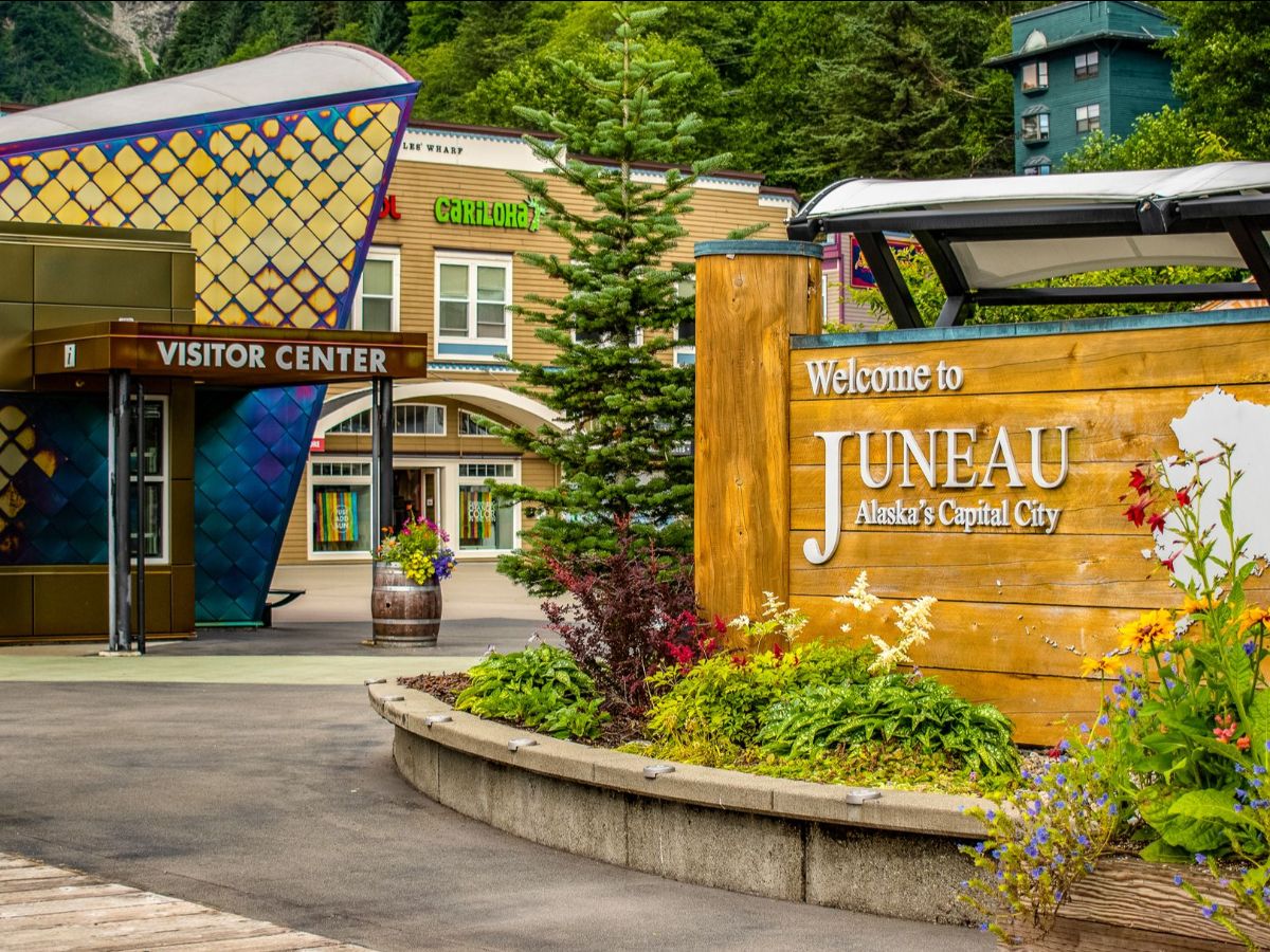 Is Juneau, Alaska on your bucket list? Prepare for your adventure with a comprehensive 2024 guide. From the best hikes to must-try foods, we've got you covered. Claim your free copy of the Juneau Guide Travel Planner! bit.ly/3xFrlBi

#juneau #visitjuneau #traveljuneau
