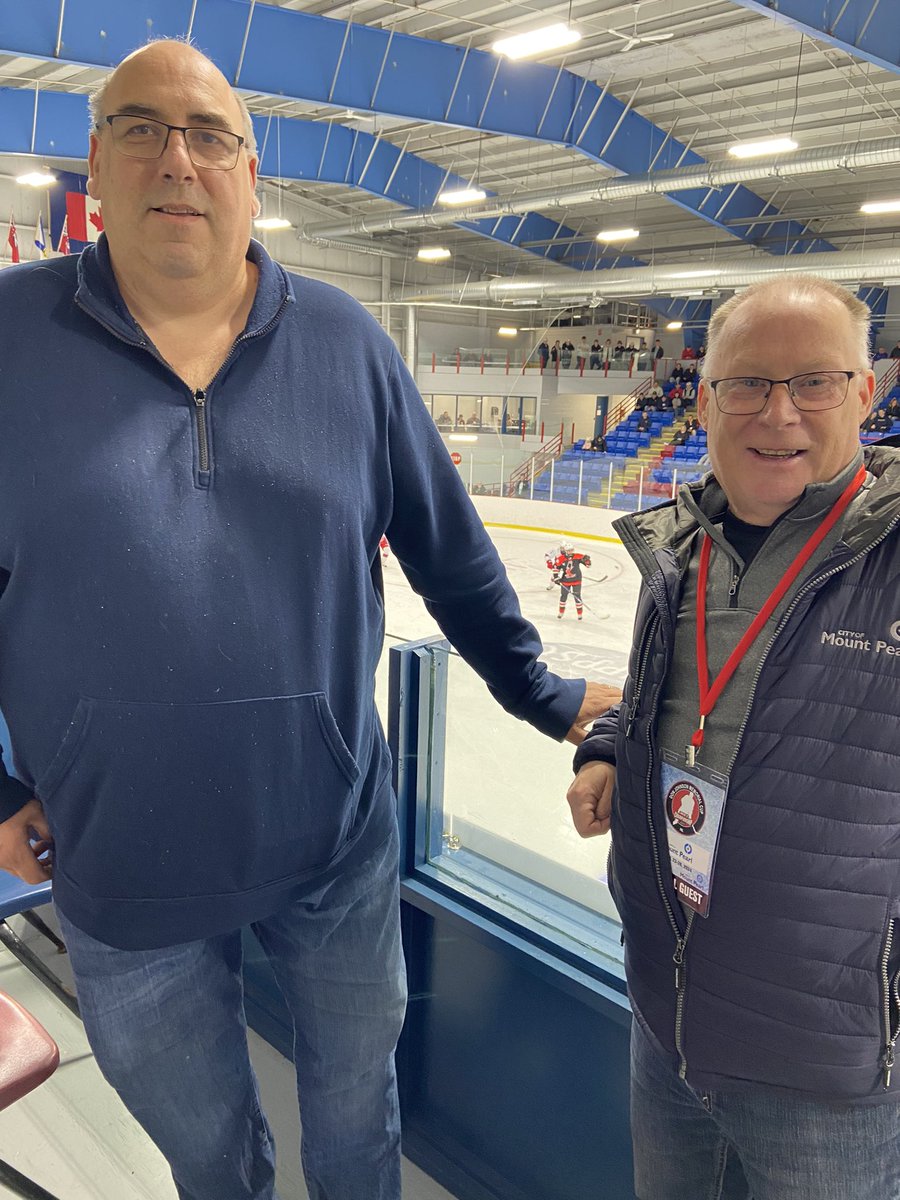 Glad to join Councillor Bill Antle at the Glacier this evening to the Semi Finals of the Don Johnson Cup.
#CommunityMatters #MountPearlProud #GoBladesGo