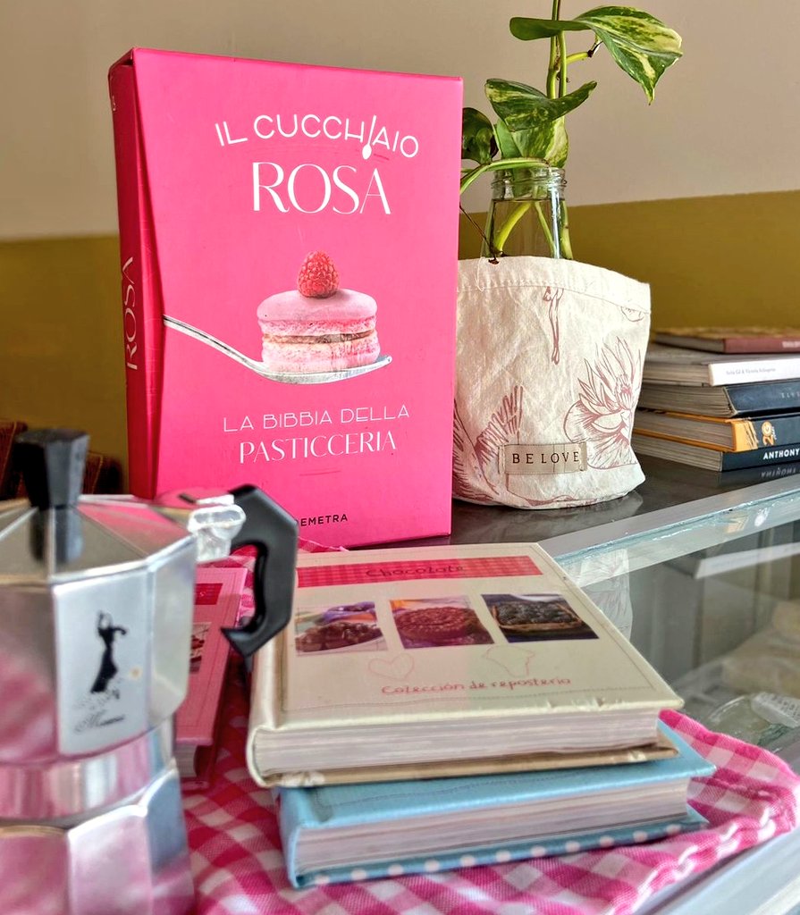 Mi tienda en Asunción de Paraguay. La primera con mi nombre , ese que me inventé hace años atrás para subir recetas  a una red social, ese nombre que me hizo pasar de trabajar para otros a ser mi propia jefa y dar trabajo a más gente.
Cómo no estar orgullosa de mí? Sí,  señores