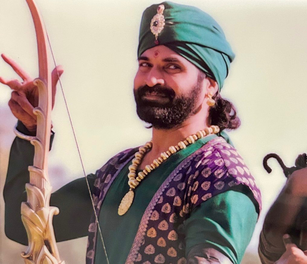 ✼••┈┈┈┈┈┈┈┈┈┈┈┈┈••✼
　スッブが出演している
　Baahubali 2: The Conclusion
　公開7周年🥳💚🦢🎉🎊
✼••┈┈┈┈┈┈┈┈┈┈┈┈┈••✼

2017年公開　言語　Telugu
監督　S. S. Rajamouli
主演　Prabhas

#スッバラージュ
#subbaraju