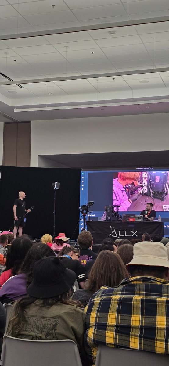 Our friends at @CLXGaming is doing a live PC build on our NV5 case at @LVLUPEXPO!

Come by the mini main events room to learn how to build a PC!
