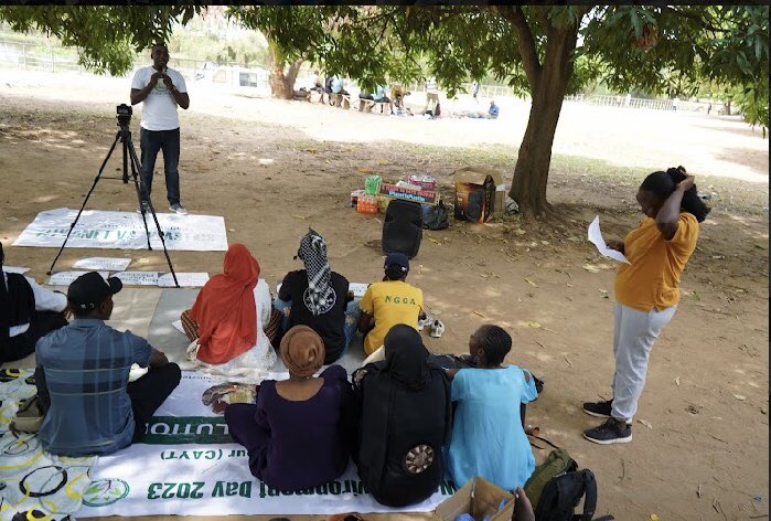 JoshuaImoikor's tweet photo. The Earth Day hangout by Climate Justice Youth Ambassadors (CJYA), Oxfam, African Activists for Climate Justice (AACJ),Climate Clock Nigeria and @ecocykle in commemoration of #EarthDay2024 themed #PlanetVsPlastics
#EarthdayEveryday #CJYA #Ecocykle #AACJ #BeatPlasticPollution https://t.co/J0lILp8A6C