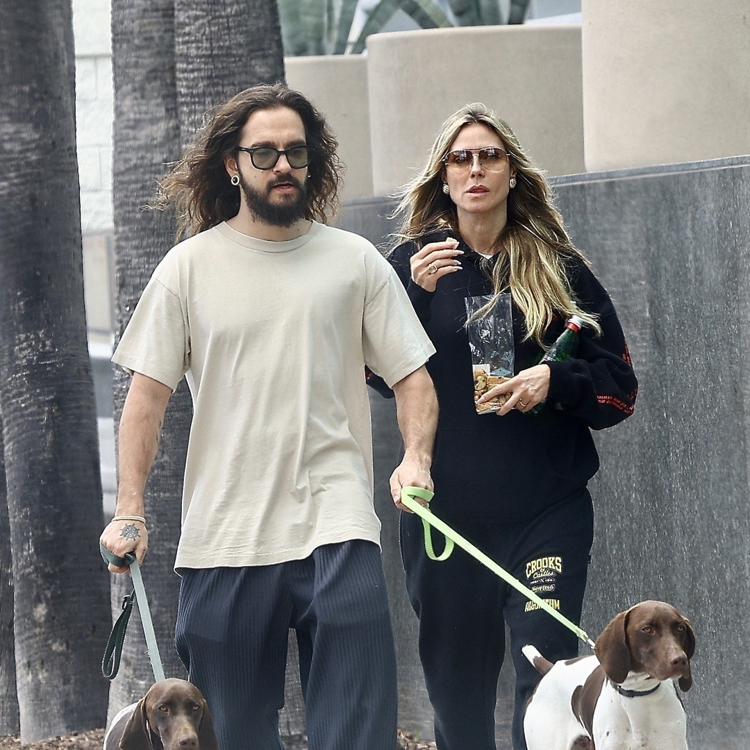 Heidi Klum spotted in Studio City

More images at: gawby.com/photos/248332

#HeidiKlum #StudioCity #celebritysighting #fashionicon #styleinspo #glamorous #paparazzicapture #starstruck #CaliforniaLiving #AListCelebrity #fashionista