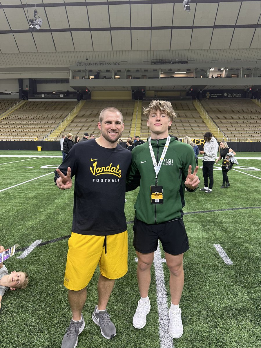 Thank you @CoachBobbyJay for having me out for Jr Day! Had a great time watching the spring game ✌🏼@Coach_Eck @VandalFootball @CoachDtjackson @clutchjames