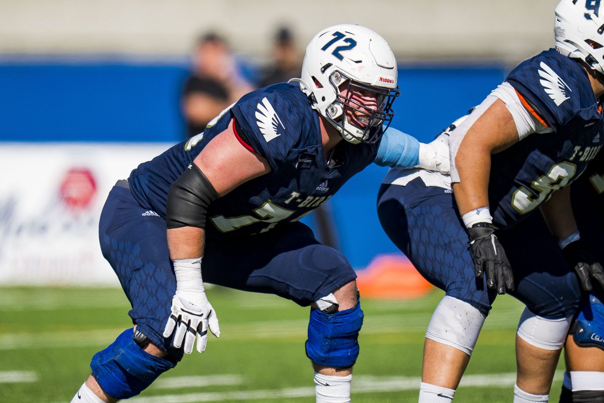 University of British Columbia OL Theo Benedet signs NFL undrafted free agent contract with Chicago Bears, per sources. 3downnation.com/2024/04/27/uni… #Chicago #Bears #DaBears #NFLDraft #NFL
