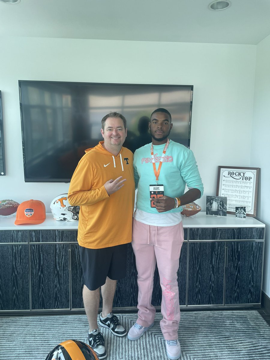 4-star EDGE Zion Grady on his visit to Tennessee alongside Volunteers HC Josh Heupel🍊 (📸: @GradyZion) Grady recaps his trip to Knoxville with @SWiltfong_: on3.com/news/on300-edg…