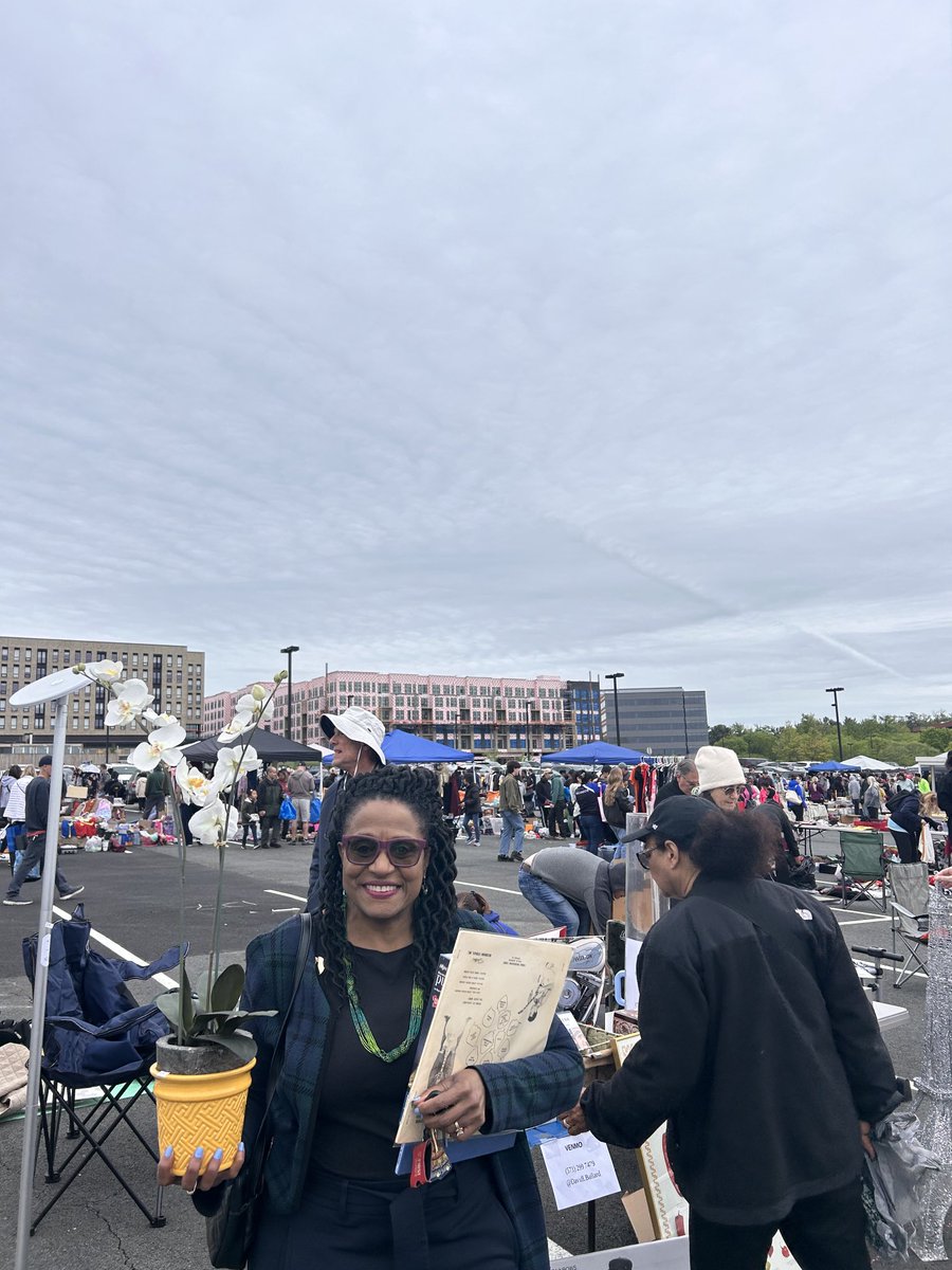 From the Farmer’s Market, to the Yard sale and the Sully Dems event, it’s a blast to chat and celebrate community! ⁦@Reston⁩ @@sullydems ⁦@walter_alcorn⁩ ⁦@SalimVASenate⁩ ⁦@VAHouseDems⁩