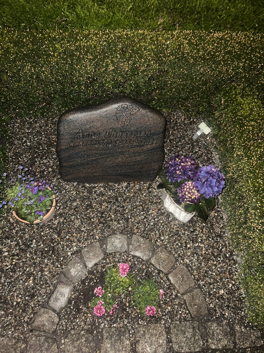 Første gang, jeg er i byen siden mins fars dødsfald i februar, og man ender her, kæft det er svært, men kom så arsenal idag tæller alt, #Arsenaldanmark