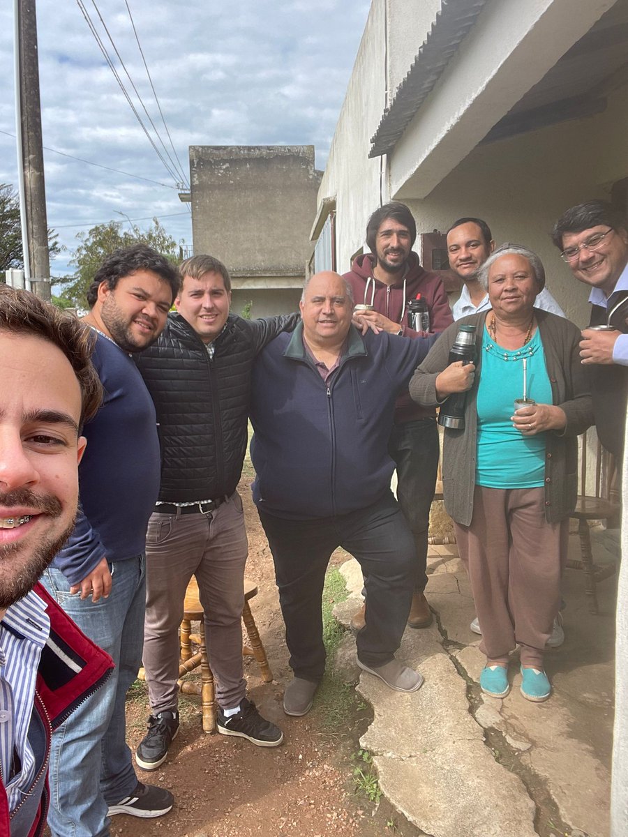 Hoy visitamos las localidades de Cerro Chato, Valentines, Nico Perez, Cerro Colorado y hablamos del proyecto político que nos motiva junto a <a href="/RobertSilvaUy/">Robert Silva</a> @ciudadanos600 y <a href="/creceuy/">CRECE</a> 
#elcorajedehacer