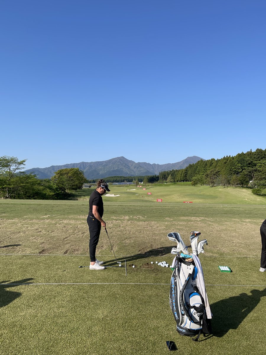 ISPS HANDA CHAMPIONSHIP (@isps_champ_jp) on Twitter photo 最終日、第1組が予定どおり7時23分にスタート❗️#太平洋クラブ御殿場コース は快晴! #富士山 の絶景を見ながら、スタート前の選手たちは練習を行っています✨
#ISPSHandaChampionship
<a href="/DPWorldTour/">DP World Tour</a>
<a href="/JGTO_official/">JAPAN GOLF TOUR</a>
<a href="/ISPSHanda/">ISPS Handa</a> 最終日、第1組が予定どおり7時23分にスタート❗️#太平洋クラブ御殿場コース は快晴! #富士山 の絶景を見ながら、スタート前の選手たちは練習を行っています✨
#ISPSHandaChampionship
<a href="/DPWorldTour/">DP World Tour</a>
<a href="/JGTO_official/">JAPAN GOLF TOUR</a>
<a href="/ISPSHanda/">ISPS Handa</a>