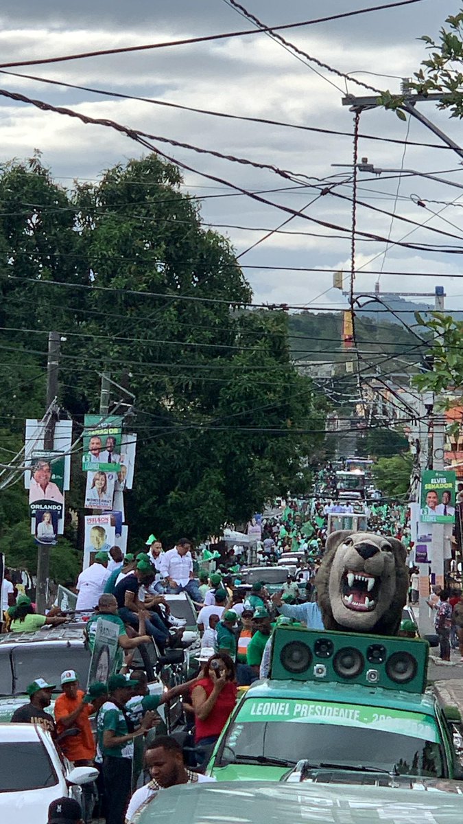 En San Cristóbal damos un paso al frente en apoyo al retorno al PODER de Leonel Fernández. JUNTOS venceremos. #CaravanaFP #LeonelFernández #FuerzaDelPueblo #Vota3 #VolvamosPaLante