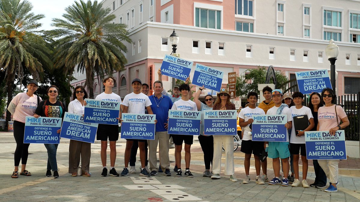 #TeamDavey is organizing and connecting with voters across #FL27, launching our #DoorToDoorWithDavey campaign from Domino Park in Little Havana today.

Join us @ MikeDaveyForCongress.com and be part of the movement that will defeat MAGA Elvira Salazar and #DefendTheAmericanDream!