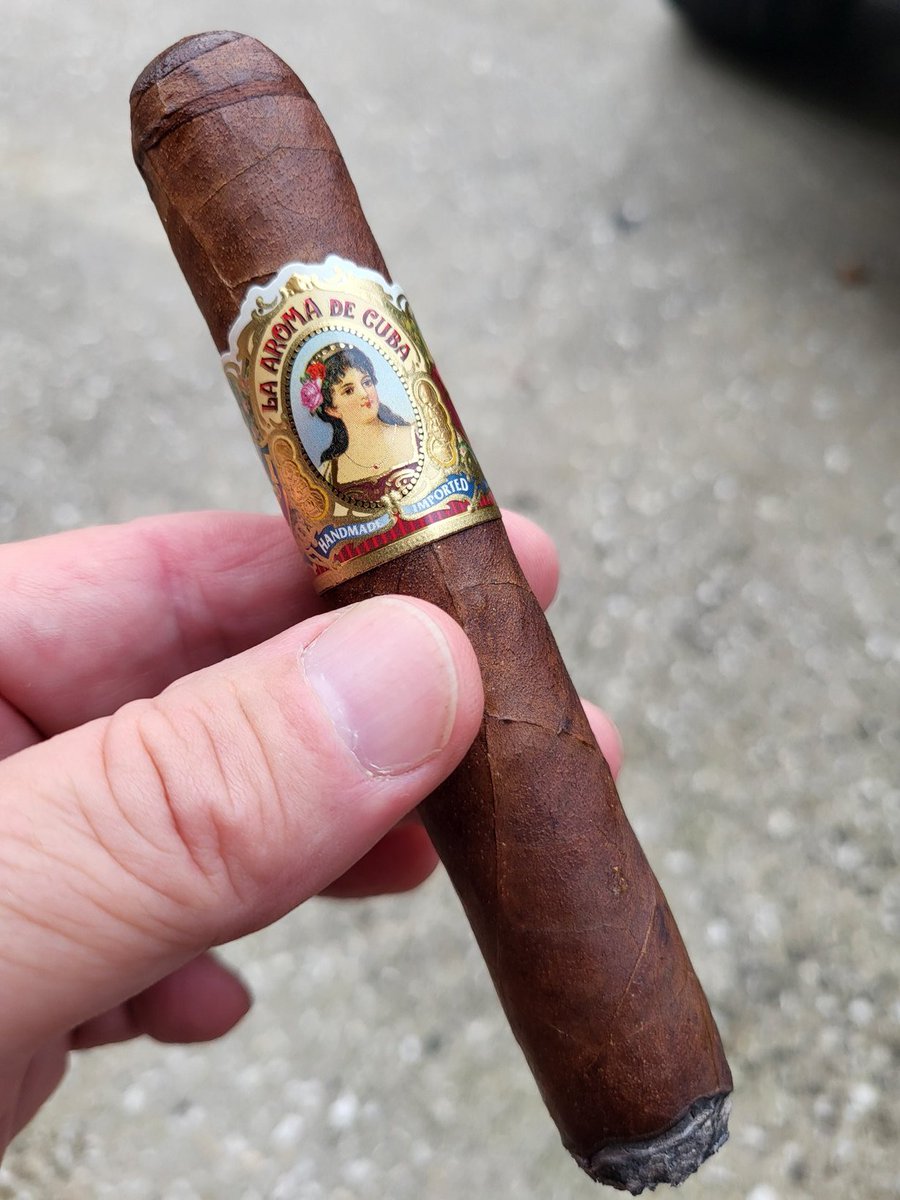 Listening to Poinciana by Mike Longo on @JazzRadioNow and enjoying by go to stick by La Aroma De Cuba @Ashtoncigar. It's Saturday and I'm feeling very contemplative about my youngest @SarahTheusMedia ensuing graduation from college. @GenevaCollege 🇺🇲 #prouddad