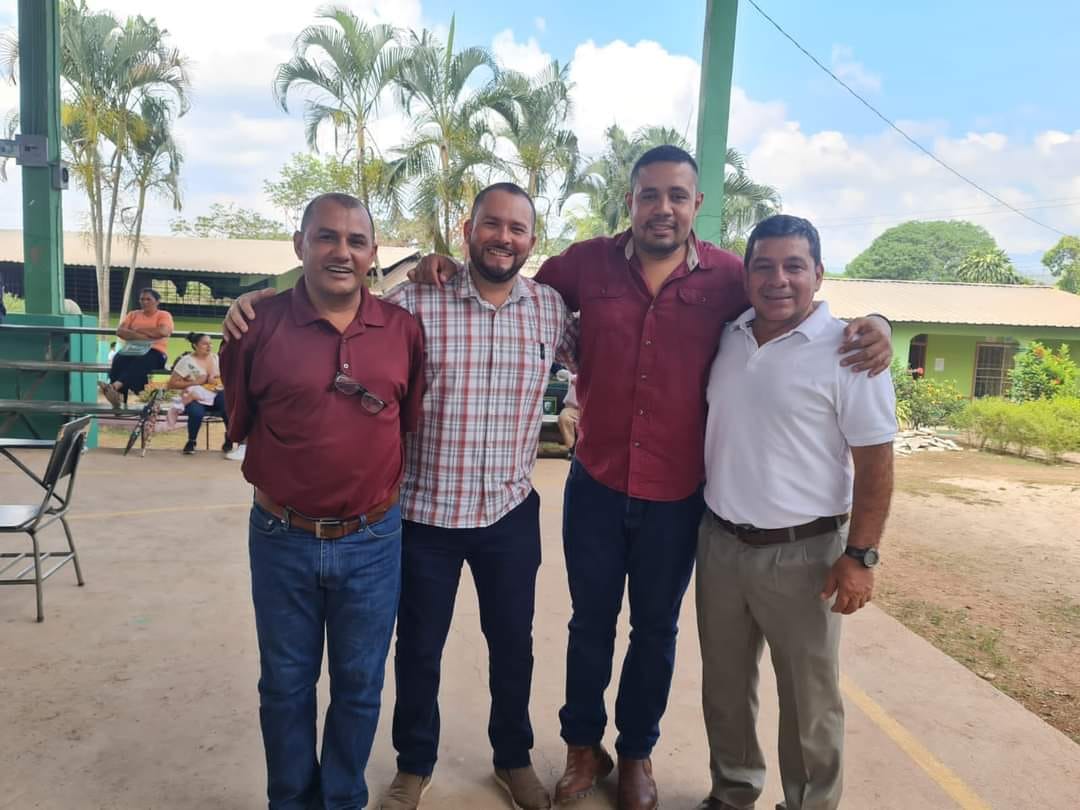 Con la colaboración del diputado <a href="/JavierMiraldav/">Javier Miralda Diputado Comayagua</a>, el <a href="/ProasolHN/">PROASOL - Programa de Acción Solidaria</a>, entregó los Bonos de La Solidaridad y La Esperanza a los adultos mayores y personas con discapacidad en el municipio de San Luis, Comayagua.
