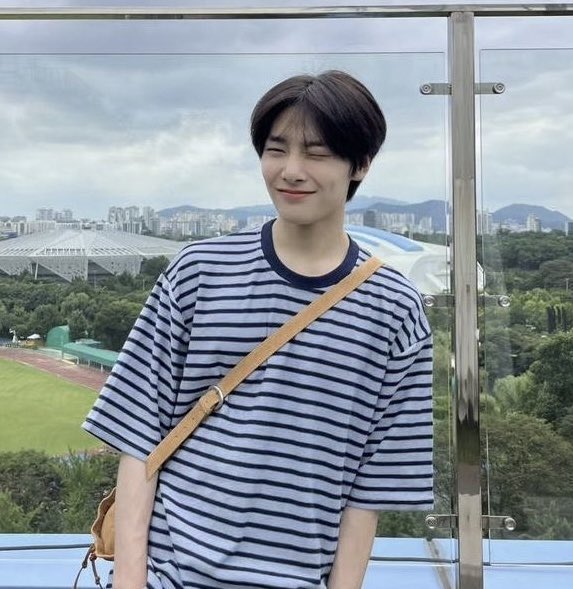 🦈☆⋆｡𖦹BUSCO MUTIS𖦹°‧★🐚
#kpoptwt | #animetwt | #genshintwt

꩜ - No soy nueva, quiero conocer a más gente :]
꩜ - Prio: Skz &amp; Twice
꩜ - Empezando a stanear OX
꩜ - NO ed/sh/gore (subtwt)

Cualquier fandom es bienvenido mientras no rebajéis a mis favs ꨄ

♡ + ↻ = ¡mutis!