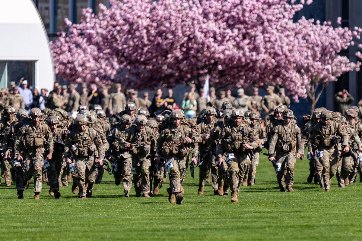 🔥𝐒𝐀𝐍𝐃𝐇𝐔𝐑𝐒𝐓 𝐀𝐖𝐀𝐑𝐃 𝐂𝐄𝐑𝐄𝐌𝐎𝐍𝐘 Don't miss the Sandhurst Military Skills Competition Awards Ceremony tonight at 7 p.m. Join us as we celebrate the dedication, teamwork, and determination of all 48 teams! Who will emerge victorious? 𝟕 𝐩.𝐦. 𝐀𝐰𝐚𝐫𝐝𝐬…