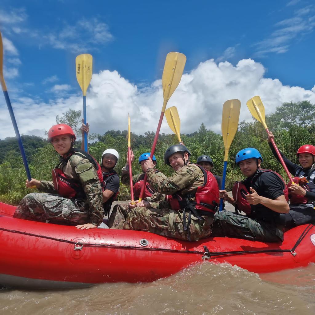 #Amazonia | El personal del Batallón IM 'Jambeli' realizó entrenamiento #multinacional en operaciones de rescate en Selva, junto a soldados de la Guardia Nacional de Kentucky de los #EEUU 🇺🇸 y el @EjercitoECU #FFAAContigo #UnSoloEcuador #UnaSolaFuerza #EstamosParaServir