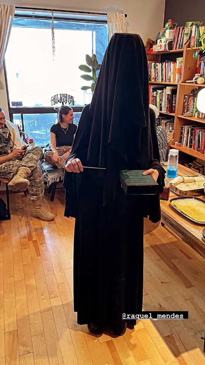 My partner was like this today… what do you think she had inside the box? 🏜️