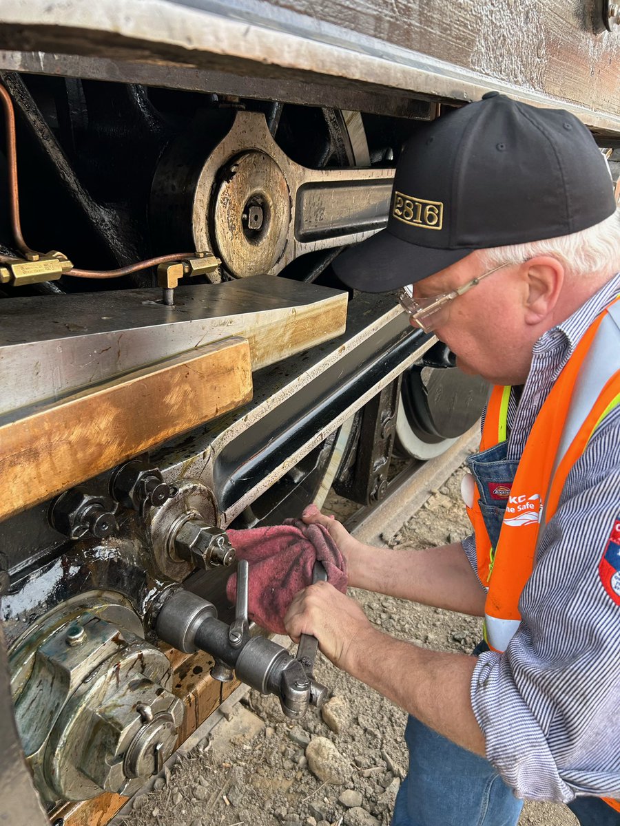 The 2816 continued her historic journey Saturday, heading east through Saskatchewan. Onlookers in Swift Current gathered as The Empress stopped for service and steam crew member Jordan Hunter greased the locomotive. Up next: Moose Jaw for Sunday’s #FinalSpikeSteamTour stop.