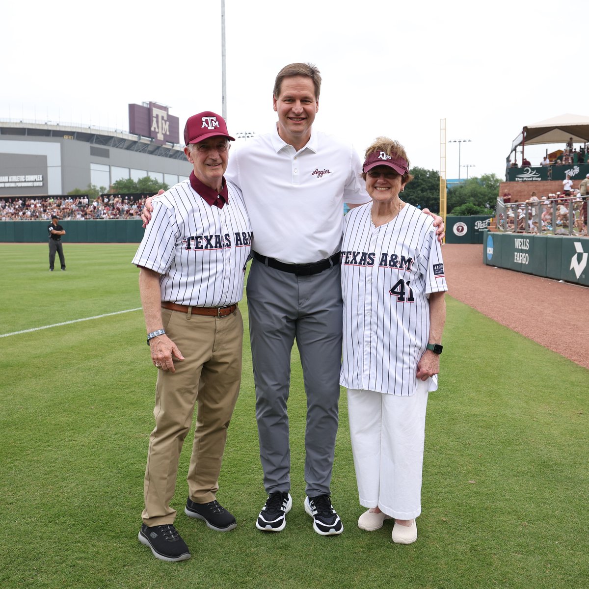For 41 @ 100 🫡 Thanks for coming out to catch a little baseball, @BushFdn! More Info: georgeandbarbarabush.org #GigEm