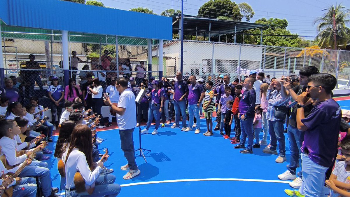 #22Abril Reinaugurada la Cancha Deportiva de la Comunidad Valle Verde, una vez más cumpliendo con el Deporte en nuestro municipio, #VamosPorMás #TrabajandoMásQueHablando