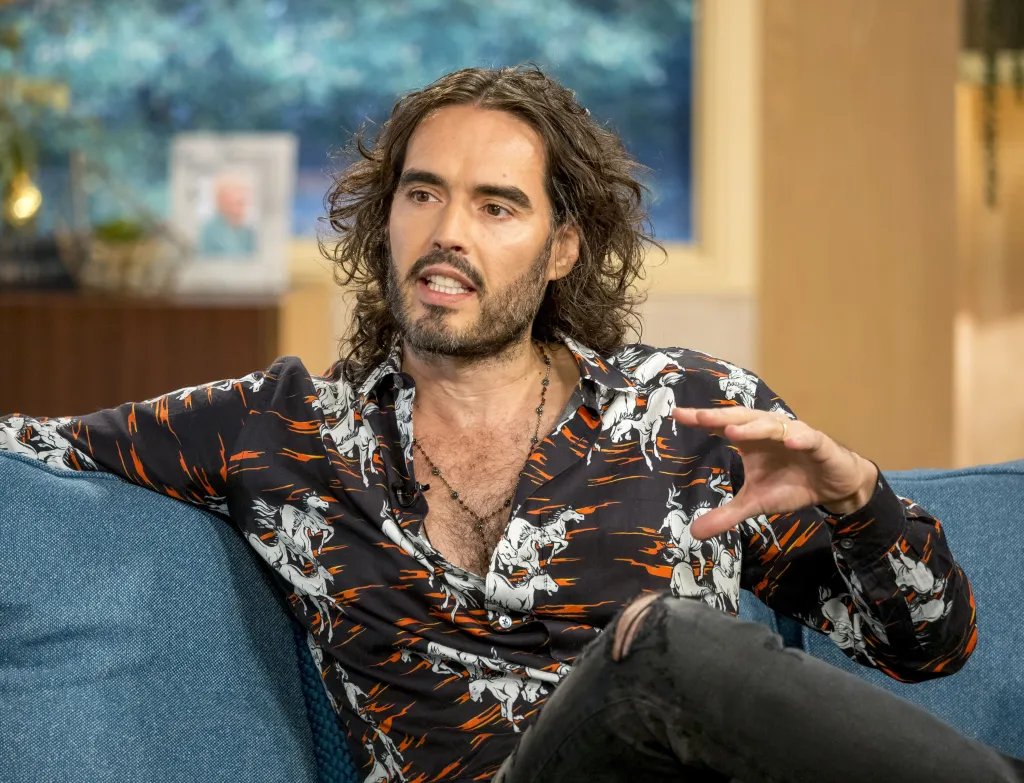 BREAKING REPORT:⚠️ Actor and comedian Russell Brand has announced he is getting BAPTIZED ON SUNDAY after months of publicly sharing his exploration of the Christian faith..

In recent months, Brand has been releasing videos that explore his spiritual journey and discuss his…