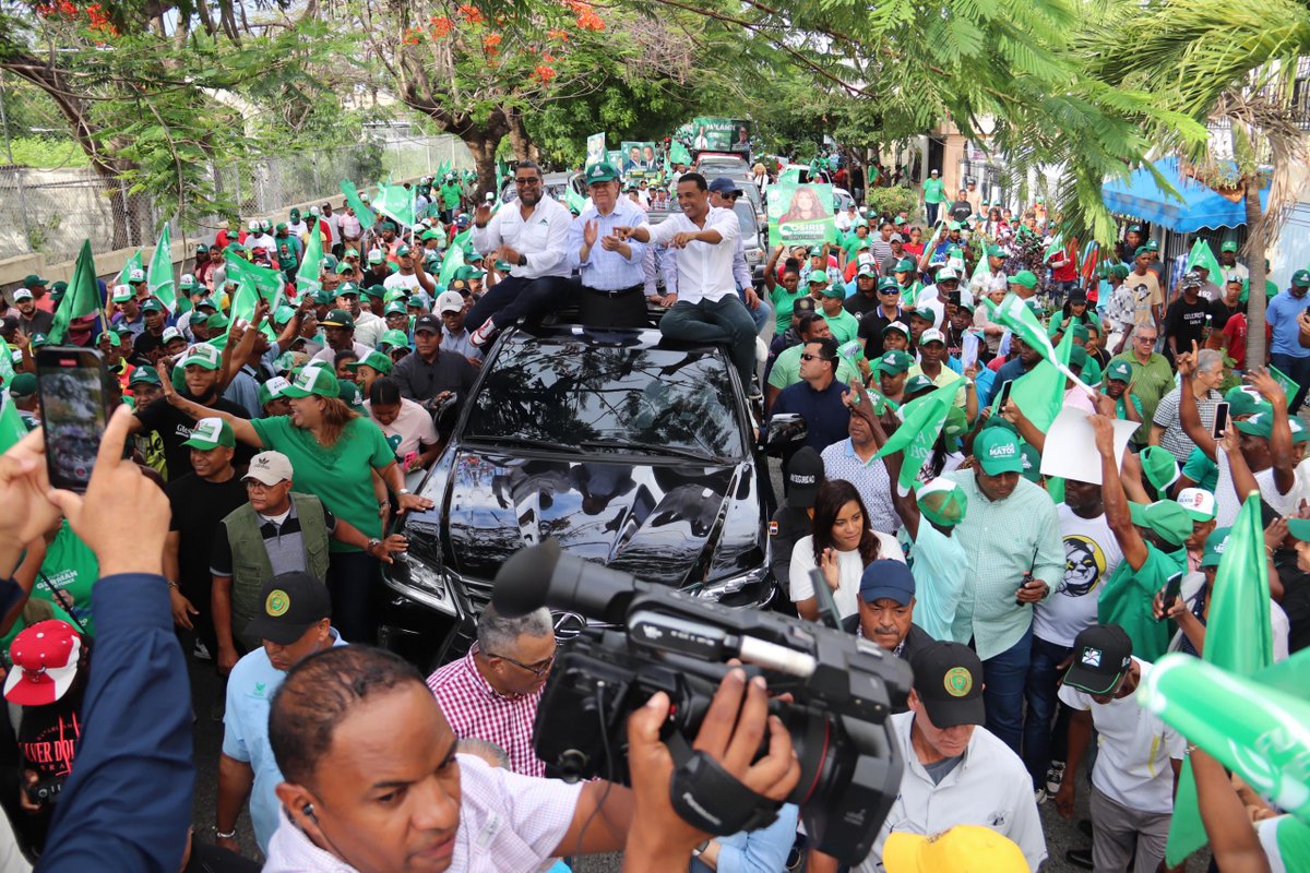 Pueblo de San Cristóbal da un impresionante apoyo a Leonel robertocavada.com/politica/2024/… La militancia del partido Fuerza del Pueblo y organizaciones aliadas, abarrotó las calles de esta ciudad sureña, en respaldo a su candidato presidencial, Leone...