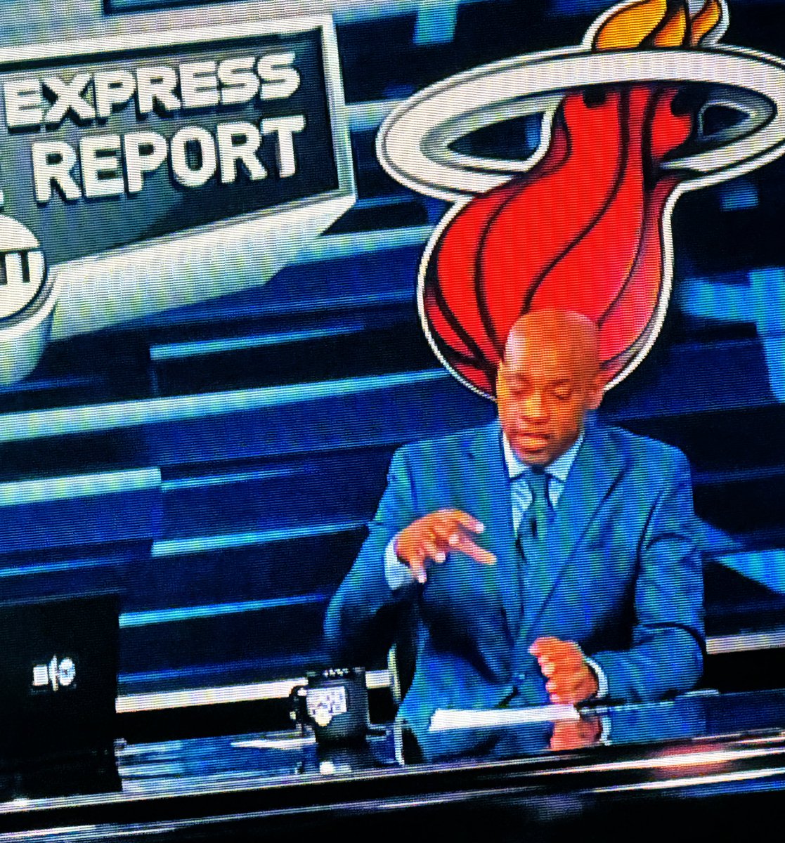 @NBAonTNT why y’all doin @mrvincecarter15 like the heat miser