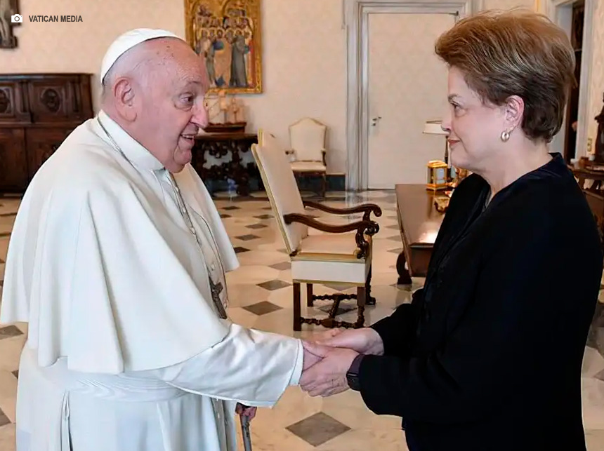 Papa Francisco recebe Dilma Rousseff no Vaticano

politicadistrital.com.br/2024/04/27/pap…

#Papa #PapaFrancisco #Roma #DilmaRousseff #Vaticano