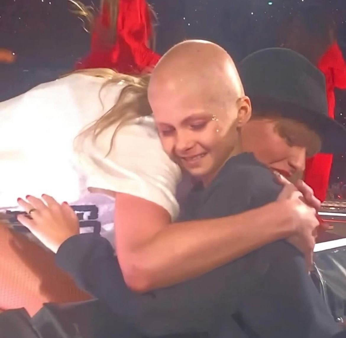 Taylor Swift News ŰčÙÙ X: "đ | Scarlett Oliver who received the '22' hat from Taylor Swift in Sydney has sadly passed away after her battle with cancer. Rest in peace Scarlett